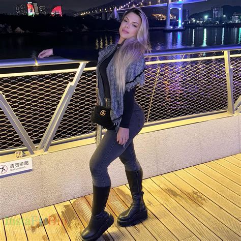 roberta zuniga|Roberta Zuniga – Age, Bio, Personal Life, Family & Stats .